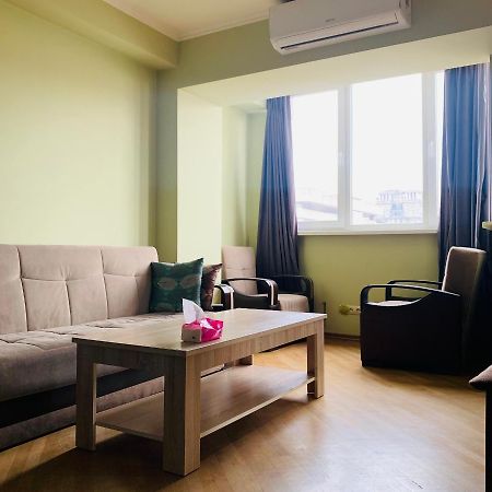 Cozy Apartment Near Republic Square Єреван Екстер'єр фото
