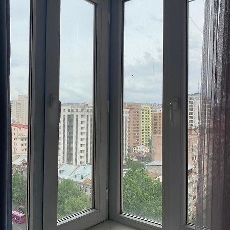 Cozy Apartment Near Republic Square Єреван Екстер'єр фото