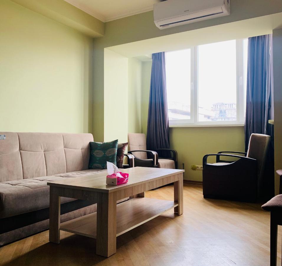 Cozy Apartment Near Republic Square Єреван Екстер'єр фото